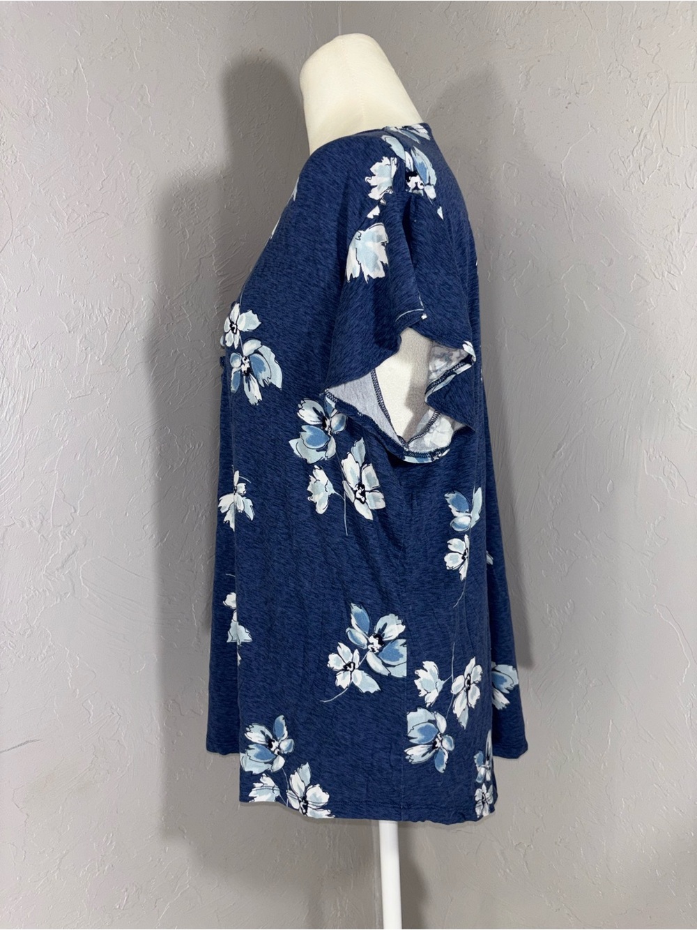 Liz Claiborne Navy Floral V-Neck Button-Accent Top - Picture 5 of 12